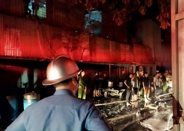 Hà Nội: Kịp thời dập tắt đám cháy xưởng gỗ rộng hơn 400m2