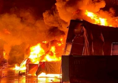 Kho xưởng đệm mút ở Thanh Oai bốc cháy dữ dội